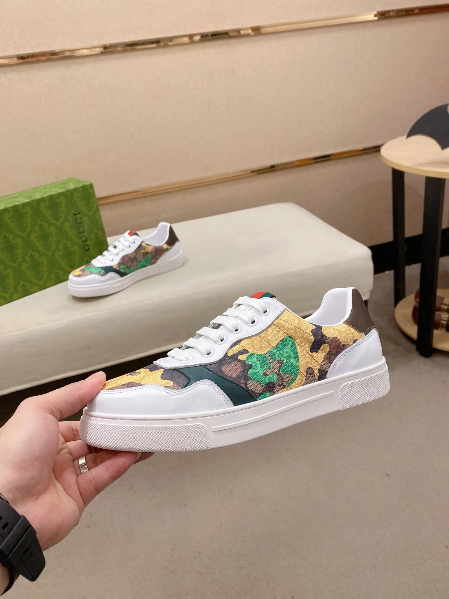 Ex-factory price 380💰【Gucci】Gucci men’s latest series of casual shoes! The official website is built 1:1. The upper is made of imported high-quality cowhide, and the lining is made of high-quality sheepskin, which is soft and comfortable. Picky selection of materials and exquisite workmanship give you the best enjoyment. Number of yards: 38-44 yards.